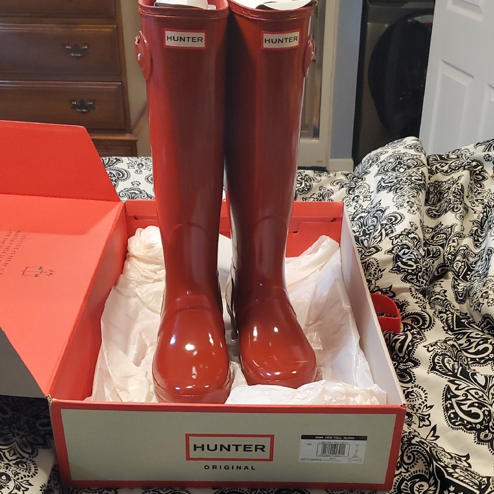 Hunter Glossy Cherry Boots